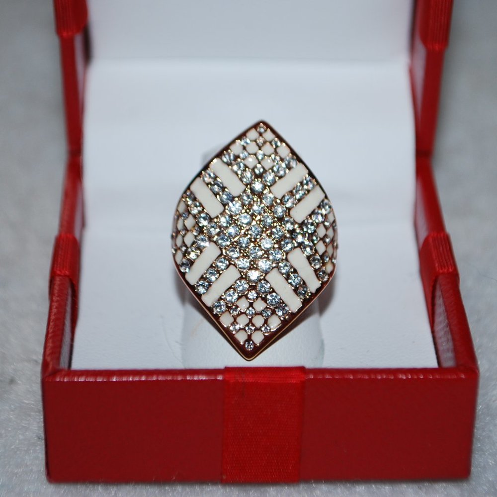 NWOT Akkad Bold Enamel Statement Ring - Size 7
